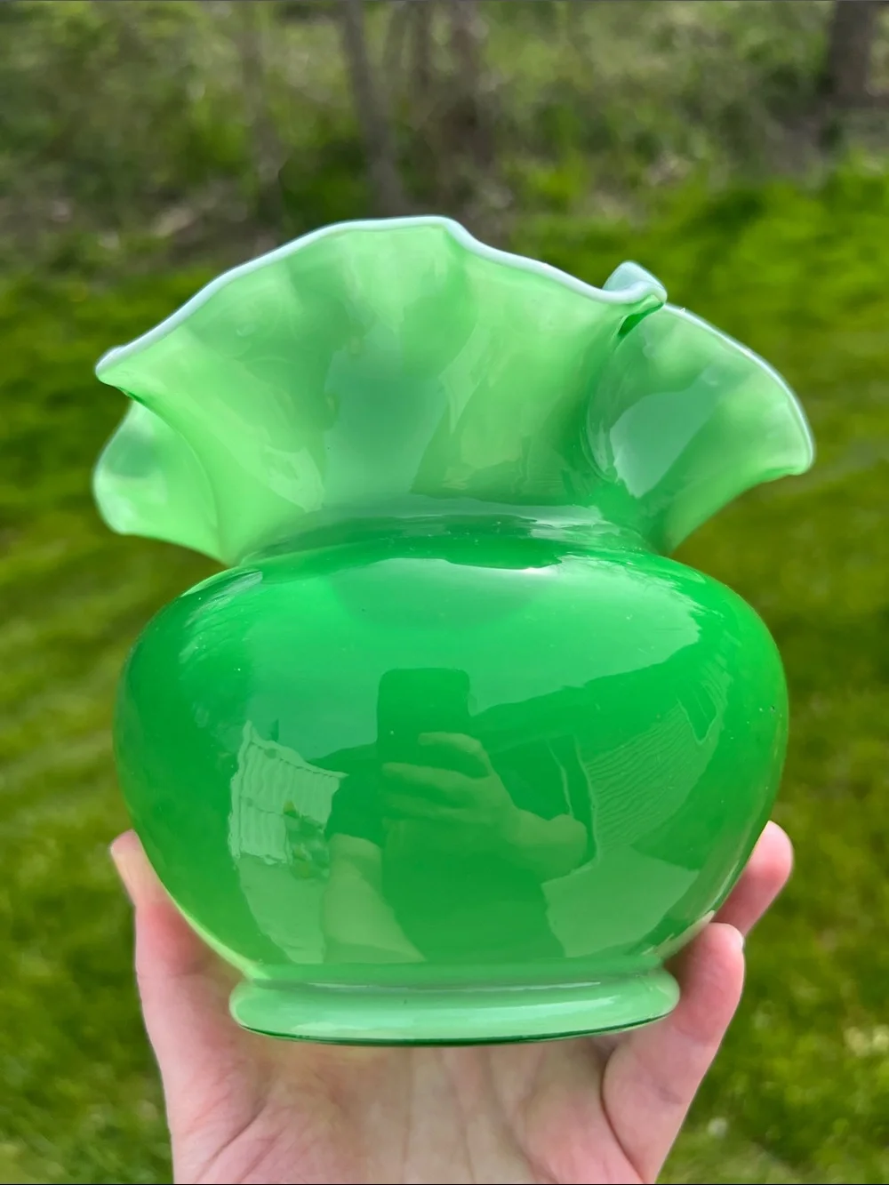 RARE Vintage Fenton Green Ivy Green White Cased Glass Ruffle Vase